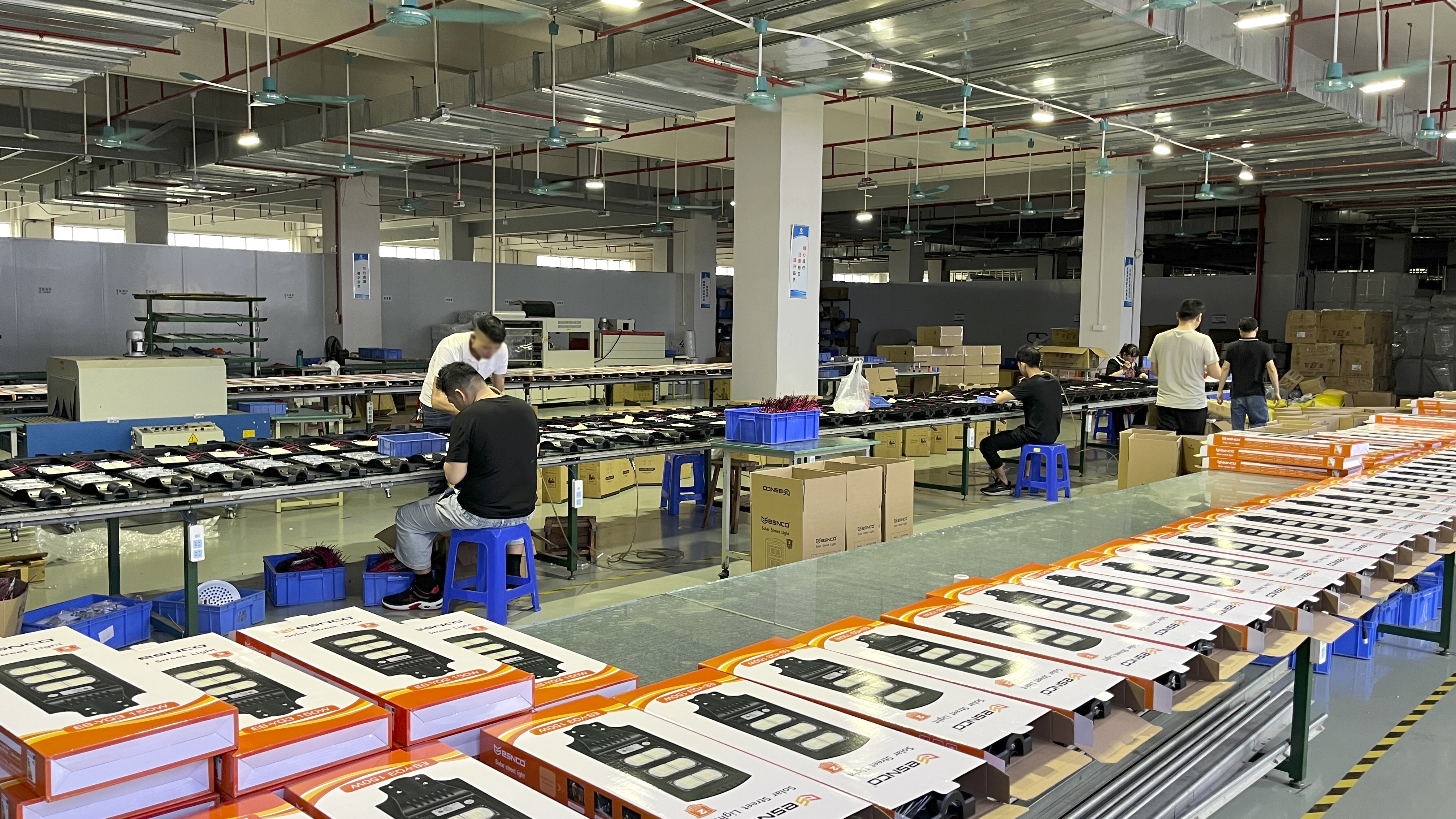 太陽(yáng)能一體化路燈-王者(圖10) 太陽(yáng)能一體化路燈-王者(圖10)